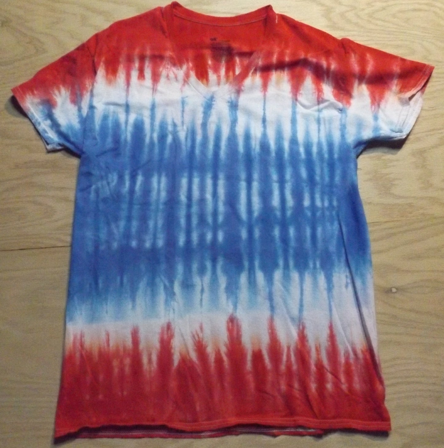 Pleat Tie-dye Large V-Neck T-shirt Bomb Pop
