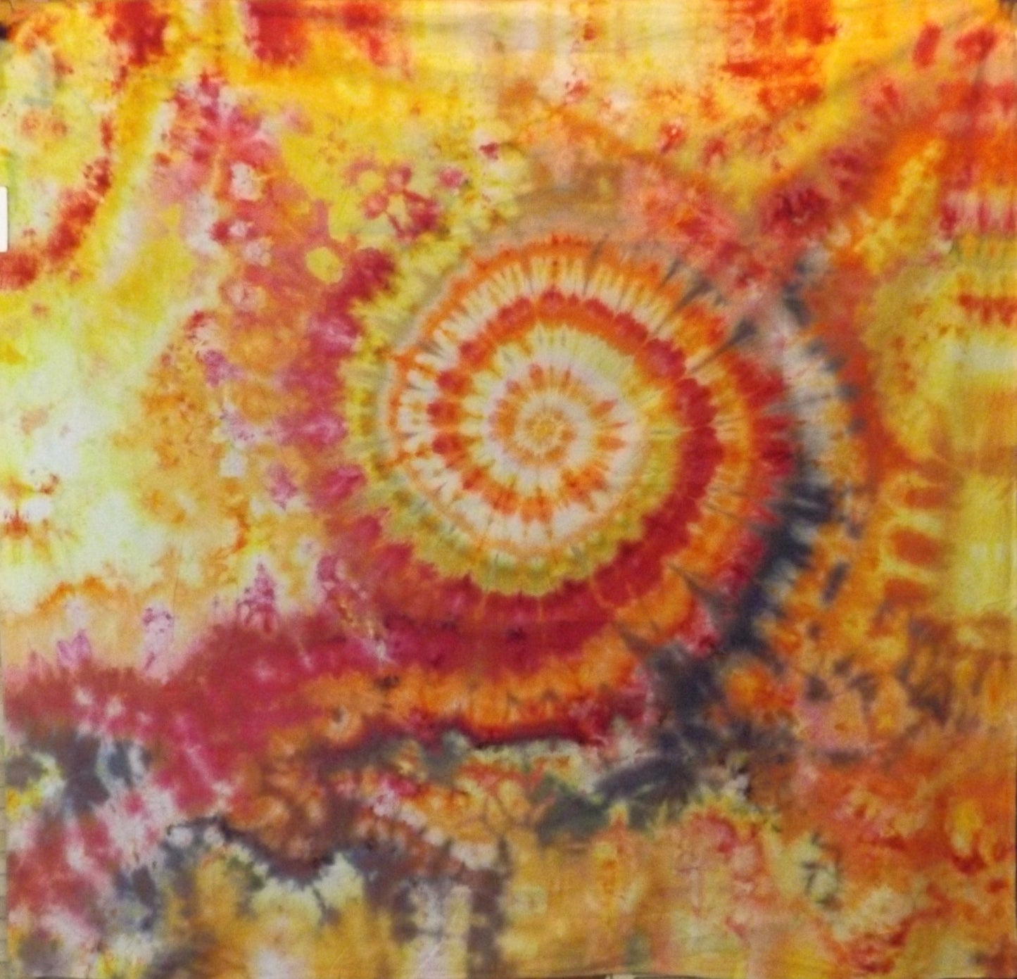 Tapestry Spiral 5’ X 5’ Summer Colors