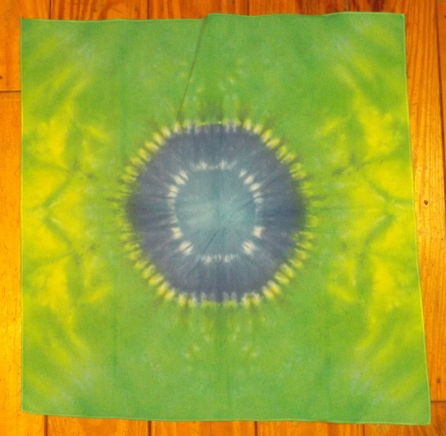 Bandana Circles Tie-dye 20x20 Blue on Green