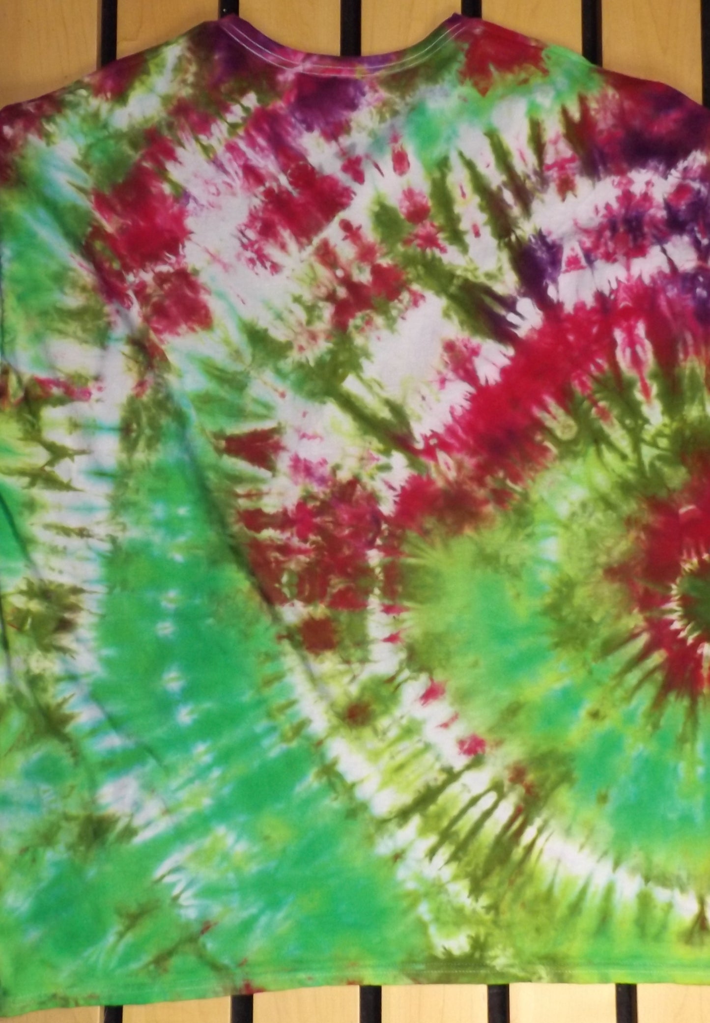 Circle Tie-dye 2X V-Neck T-shirt Merry and Bright