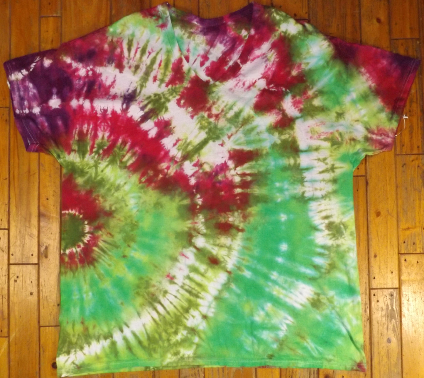 Circle Tie-dye 2X V-Neck T-shirt Merry and Bright