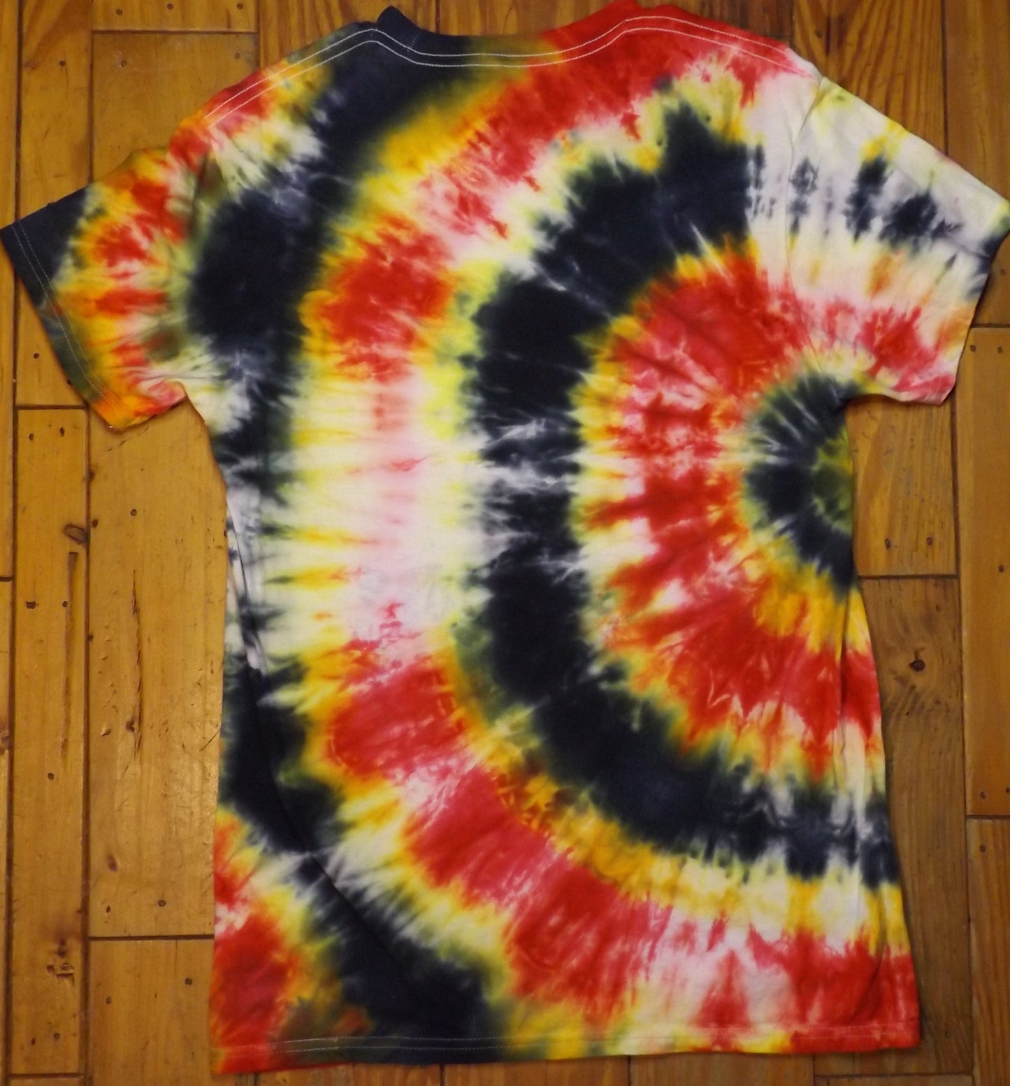 Geode Tie-dye Medium Crew Neck T-shirt Coral Snake Colors