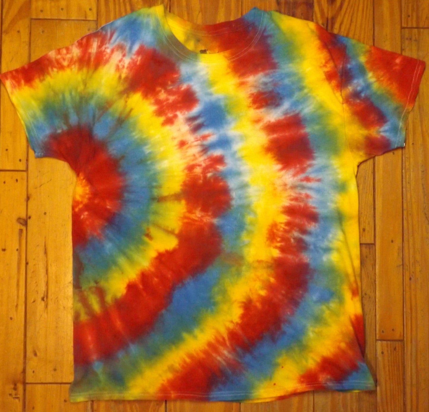 Geode Tie-dye Large Crew Neck T-shirt Red Yellow Blue