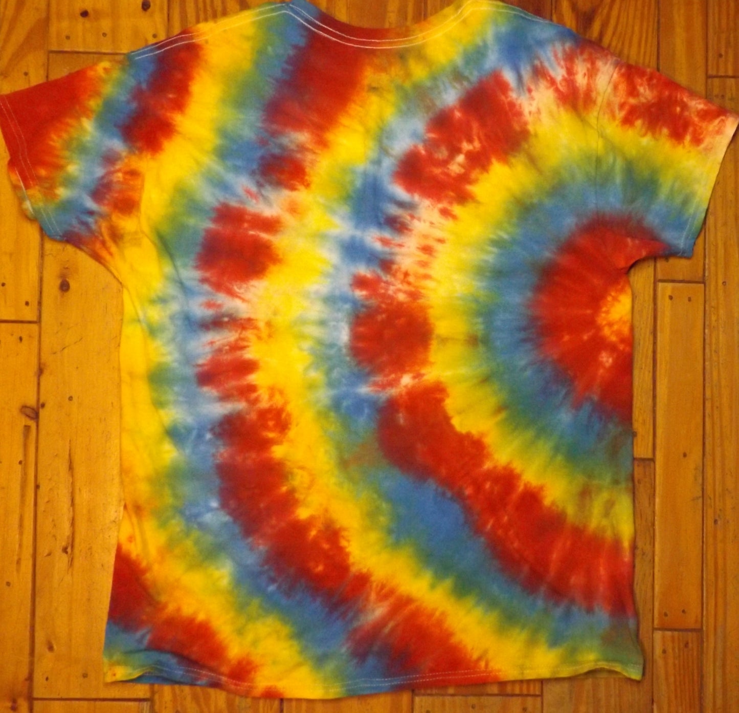 Geode Tie-dye Large Crew Neck T-shirt Red Yellow Blue