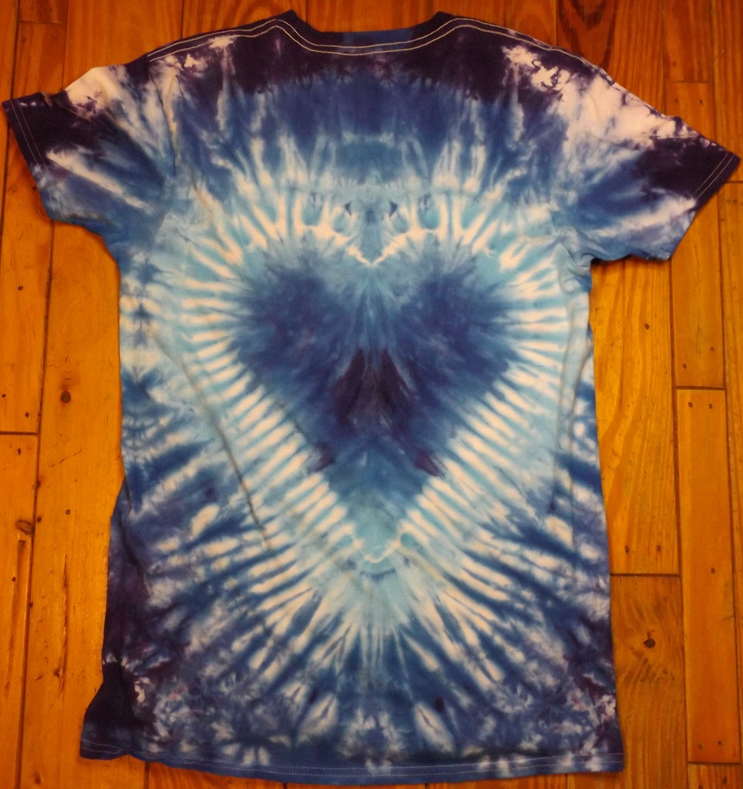 Heart Tie-dye Medium Crew Neck T-shirt Blue Heart