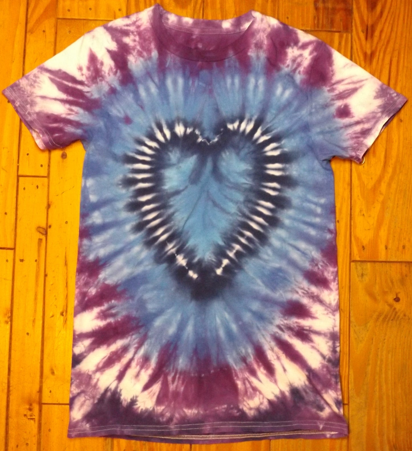 Heart Tie-dye Small Crew Neck T-shirt Blue Heart