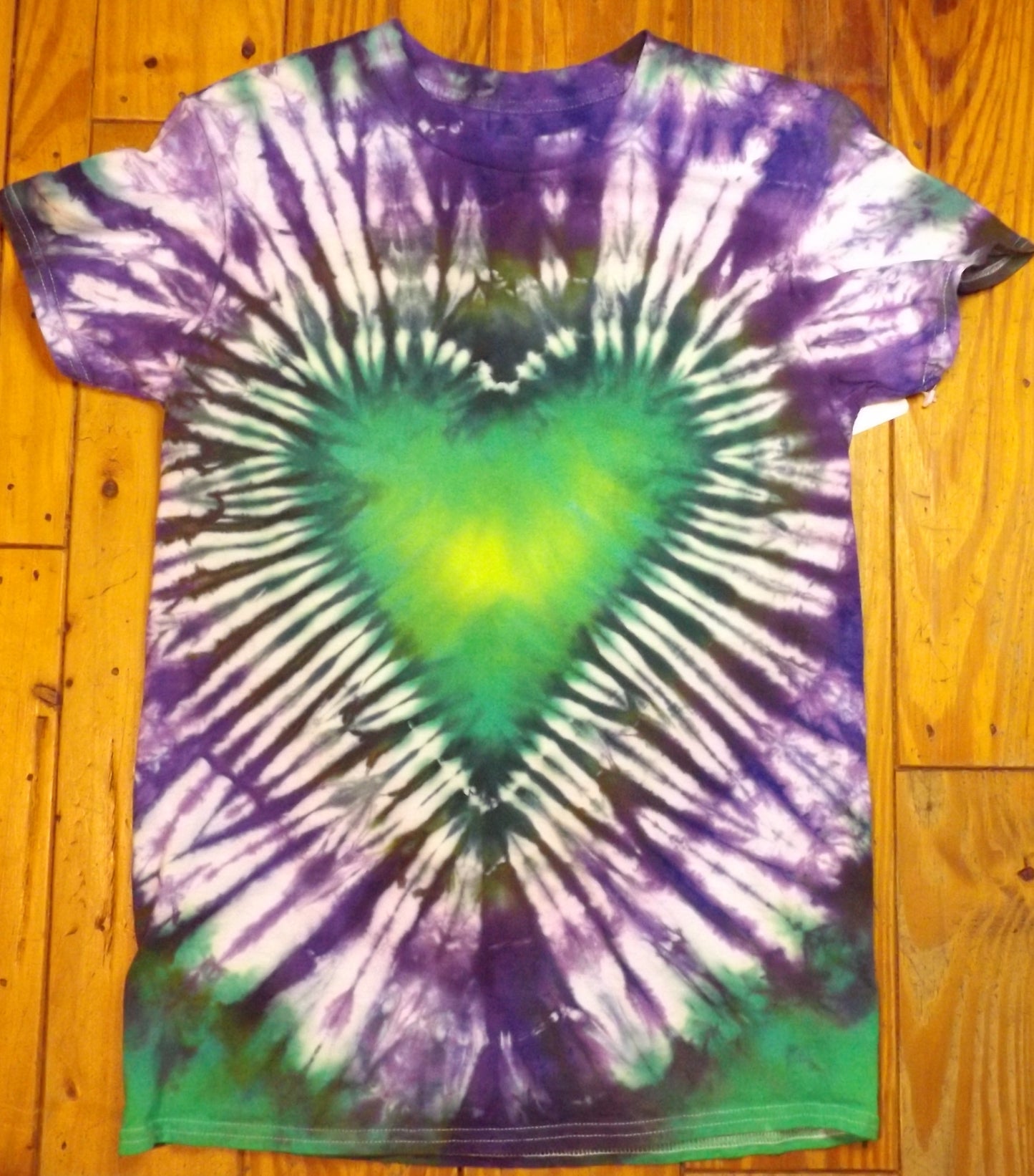 Heart Tie-dye Small Crew Neck T-shirt Green Heart