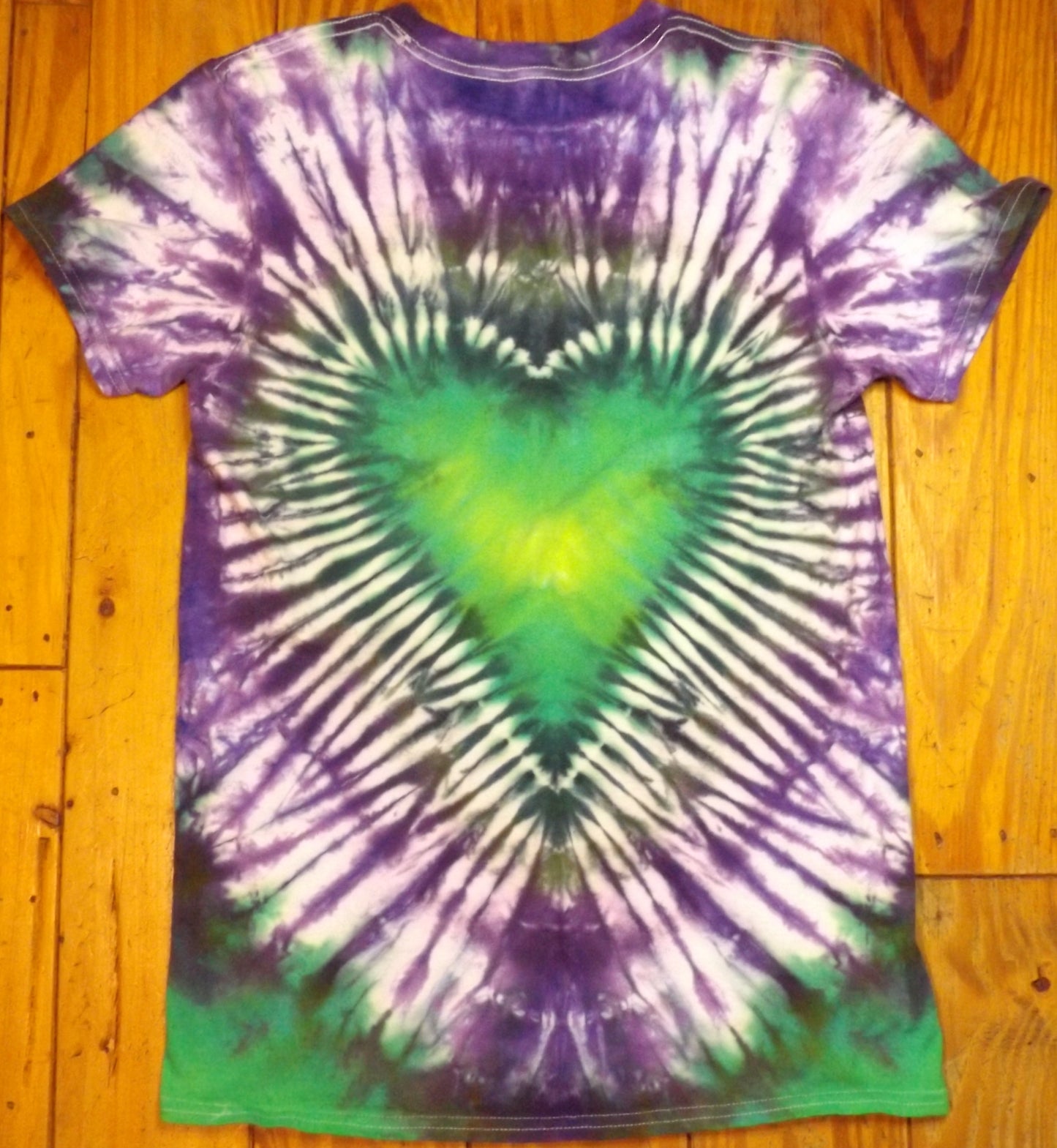 Heart Tie-dye Small Crew Neck T-shirt Green Heart