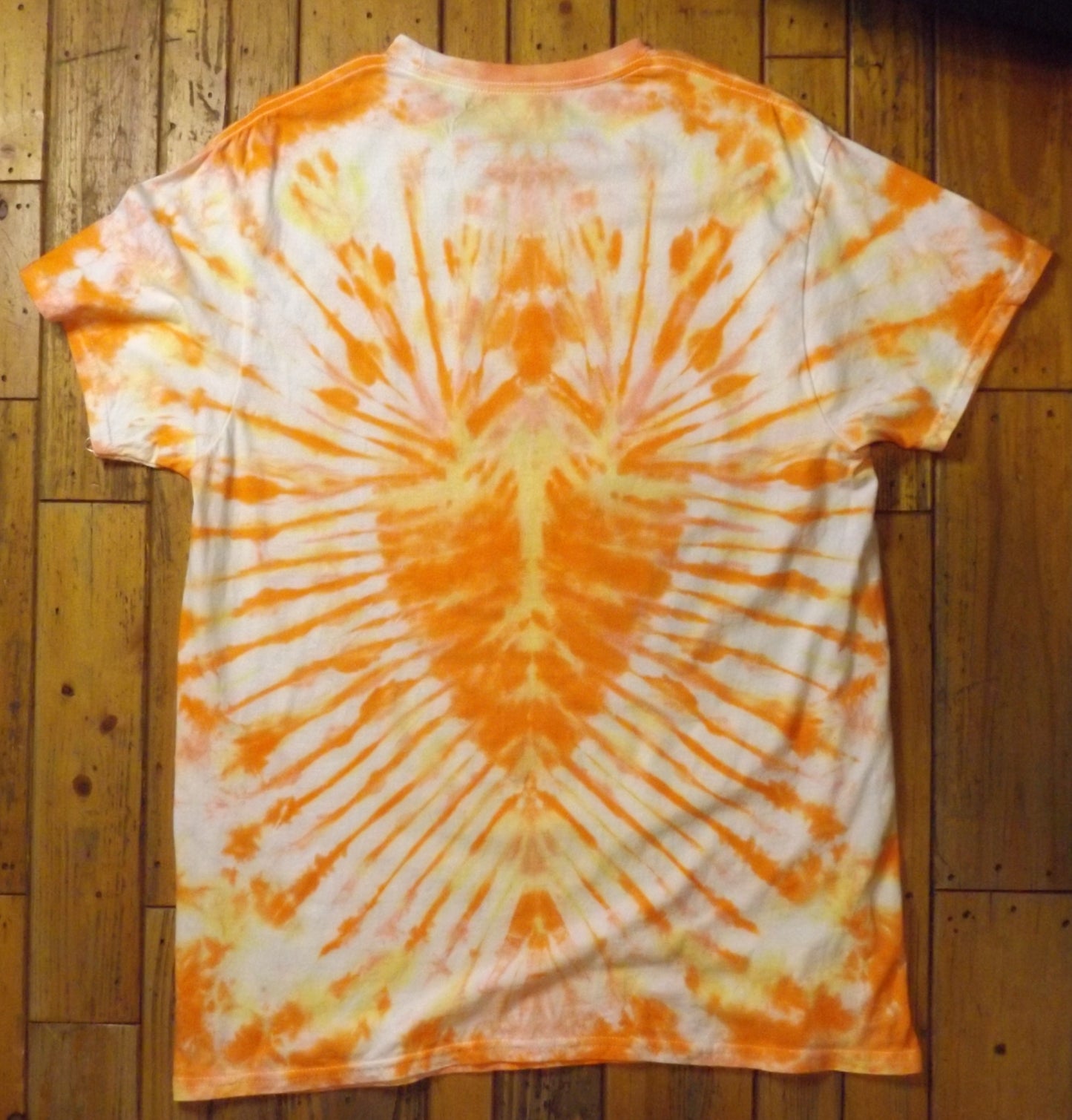 Heart Tie-dye Large Crew T-shirt Orange Heart