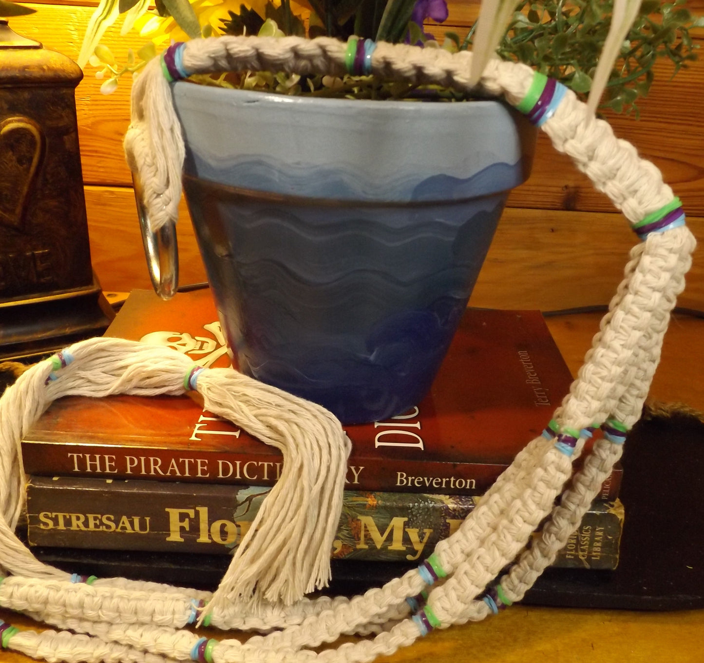 Painted pot and macrame Blue Wave