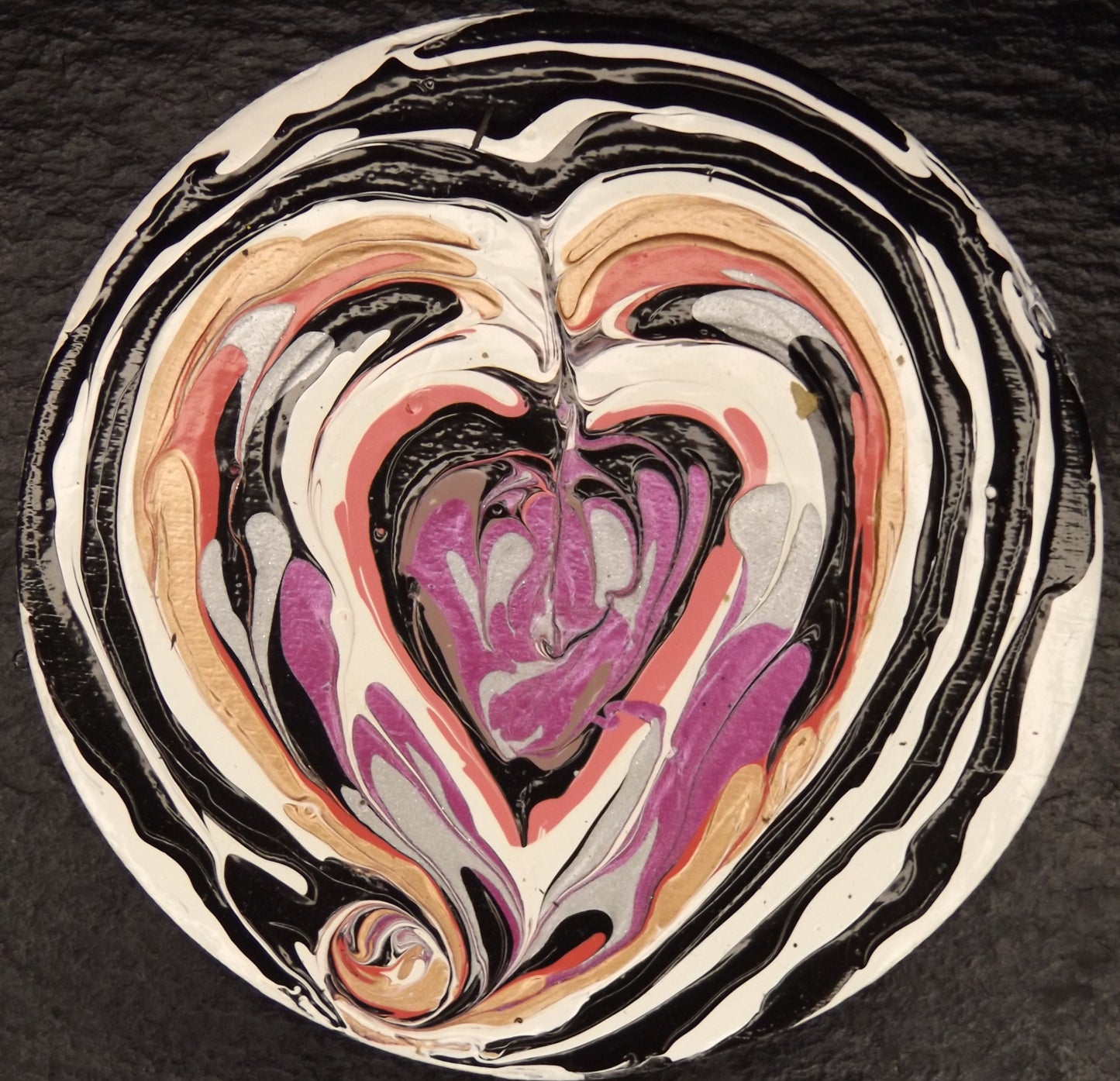 Magnet Disk Acrylic Pour Heart