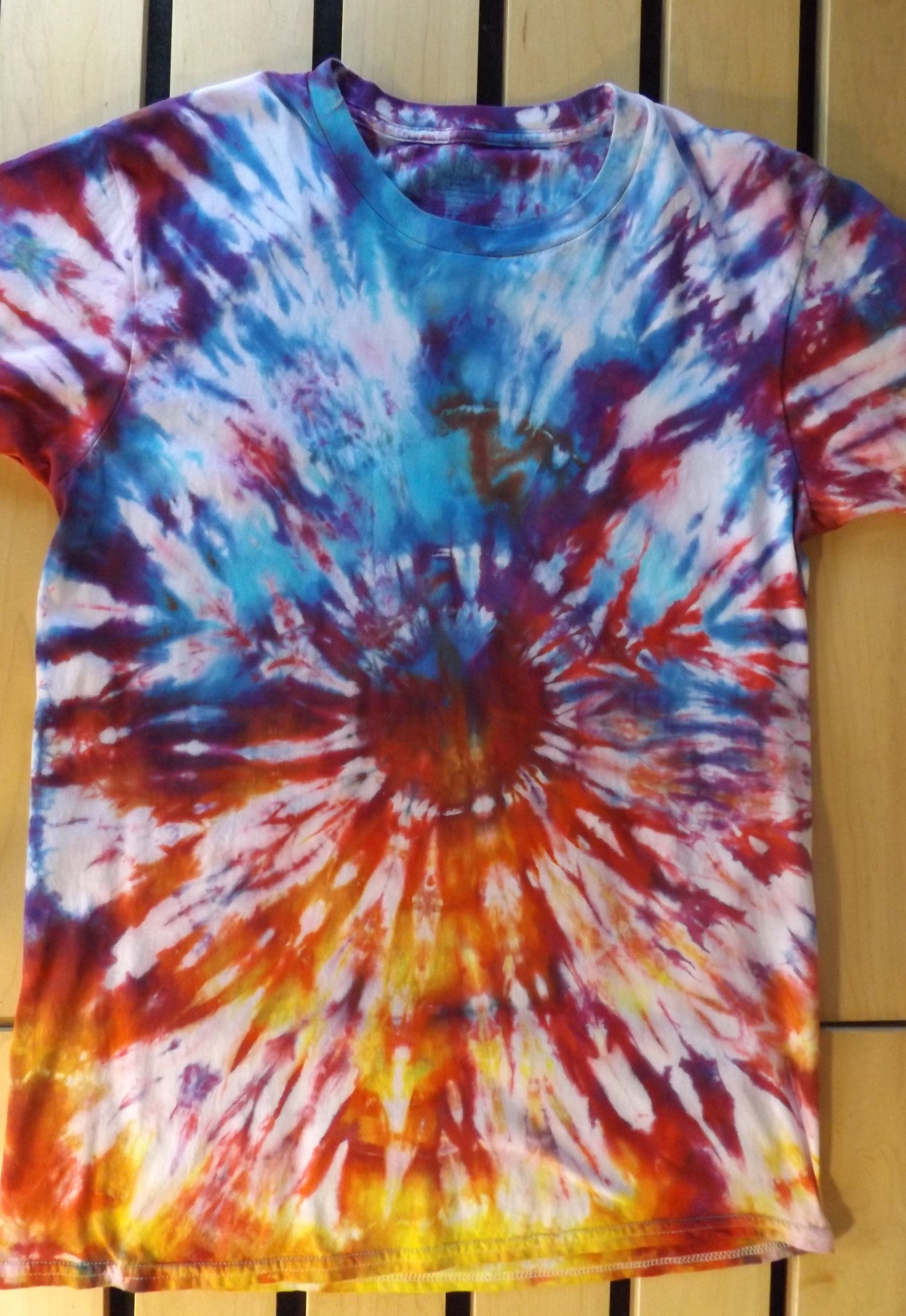 Jigjag Tie-dye Medium Crew Neck T-shirt Hot and Cold