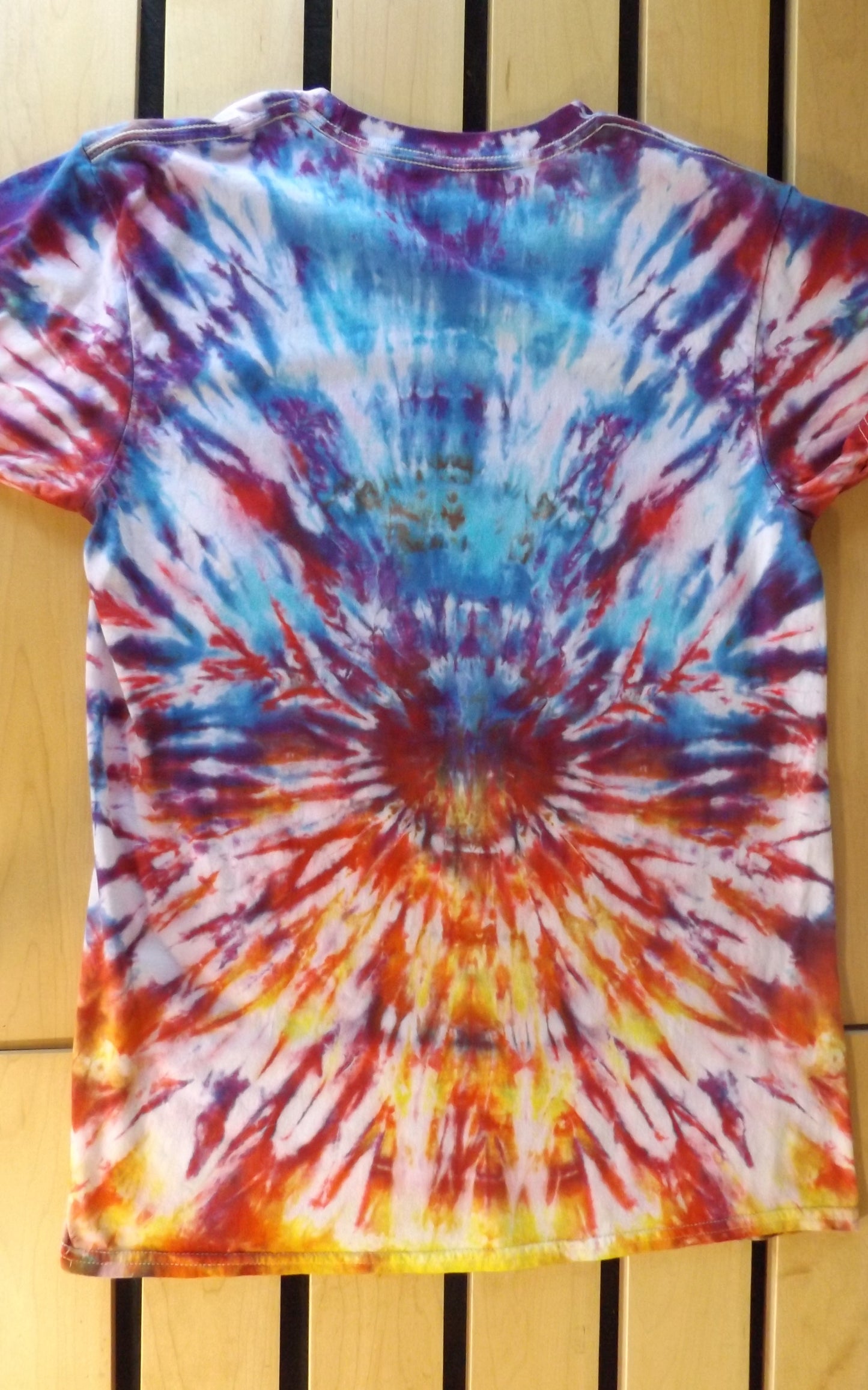 Jigjag Tie-dye Medium Crew Neck T-shirt Hot and Cold