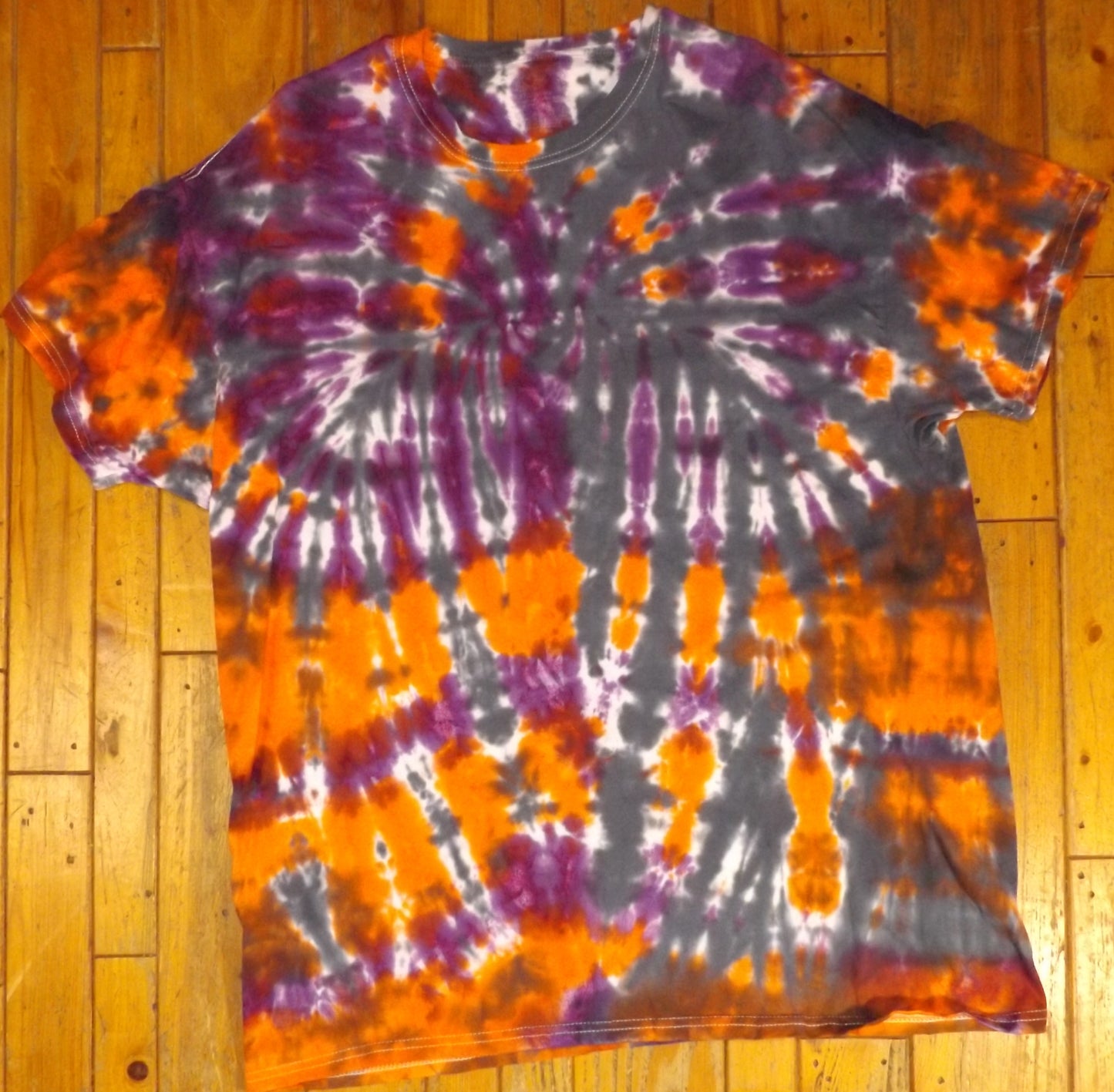 Jigjag Tie-dye XL Crew Neck T-shirt Interpretation is key