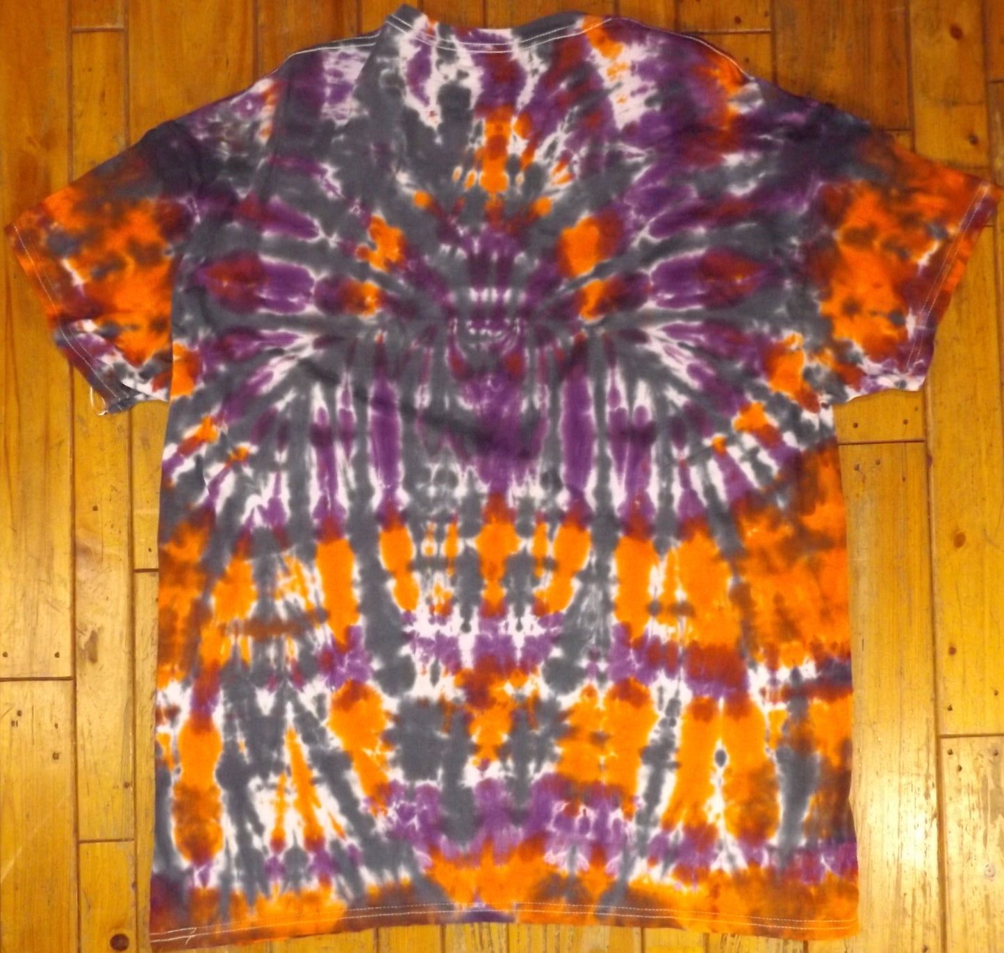 Jigjag Tie-dye XL Crew Neck T-shirt Interpretation is key