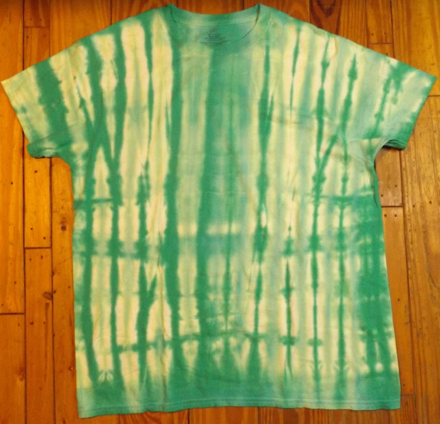 Pleat Tie-dye Large Crew Neck T-shirt Green on Green