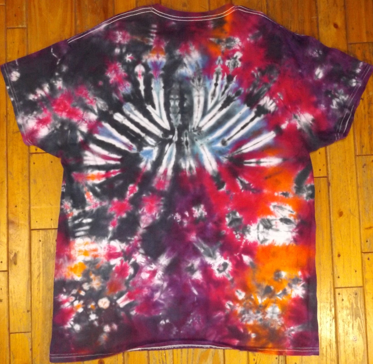 Jigjag Tie-dye XL Crew Neck T-shirt Head Scratcher