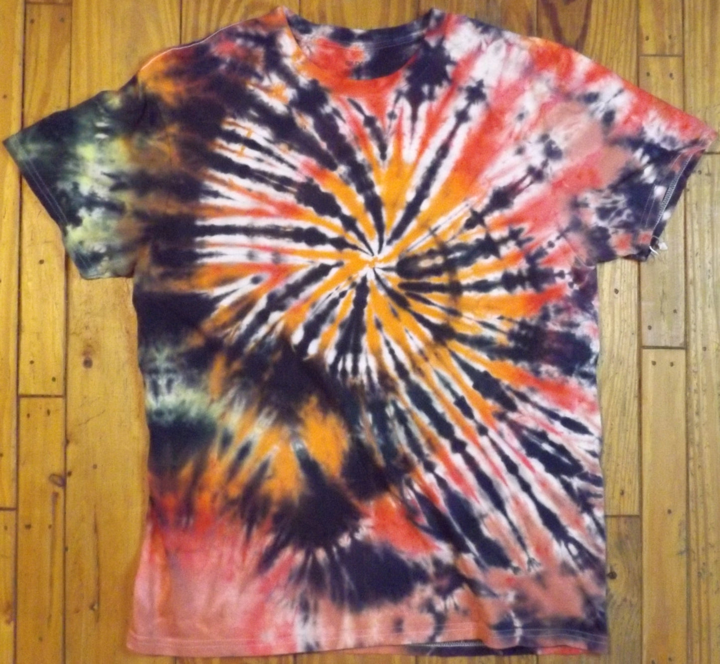 Spiral Tie-dye Large Crew Neck T-shirt Orange and Black