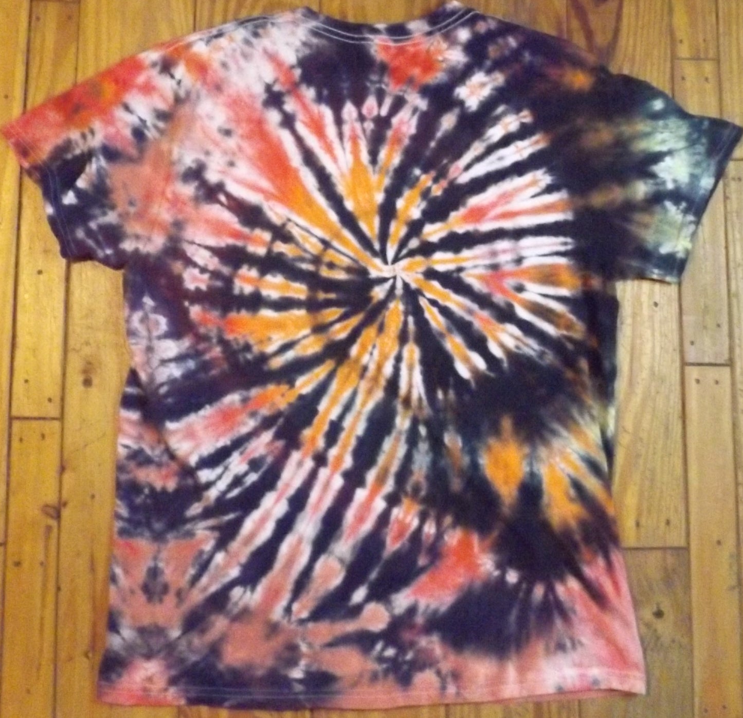 Spiral Tie-dye Large Crew Neck T-shirt Orange and Black