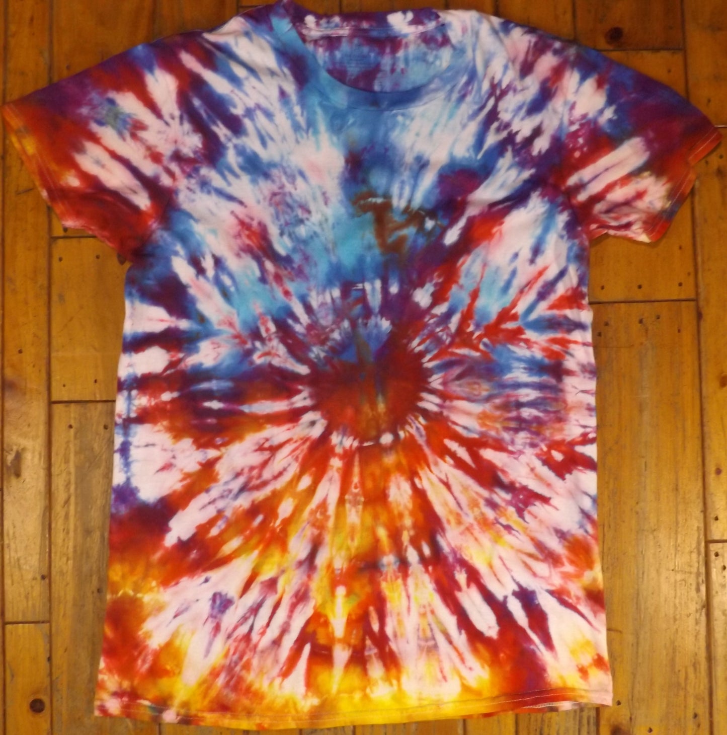 Jigjag Tie-dye Medium Crew Neck T-shirt Hot and Cold