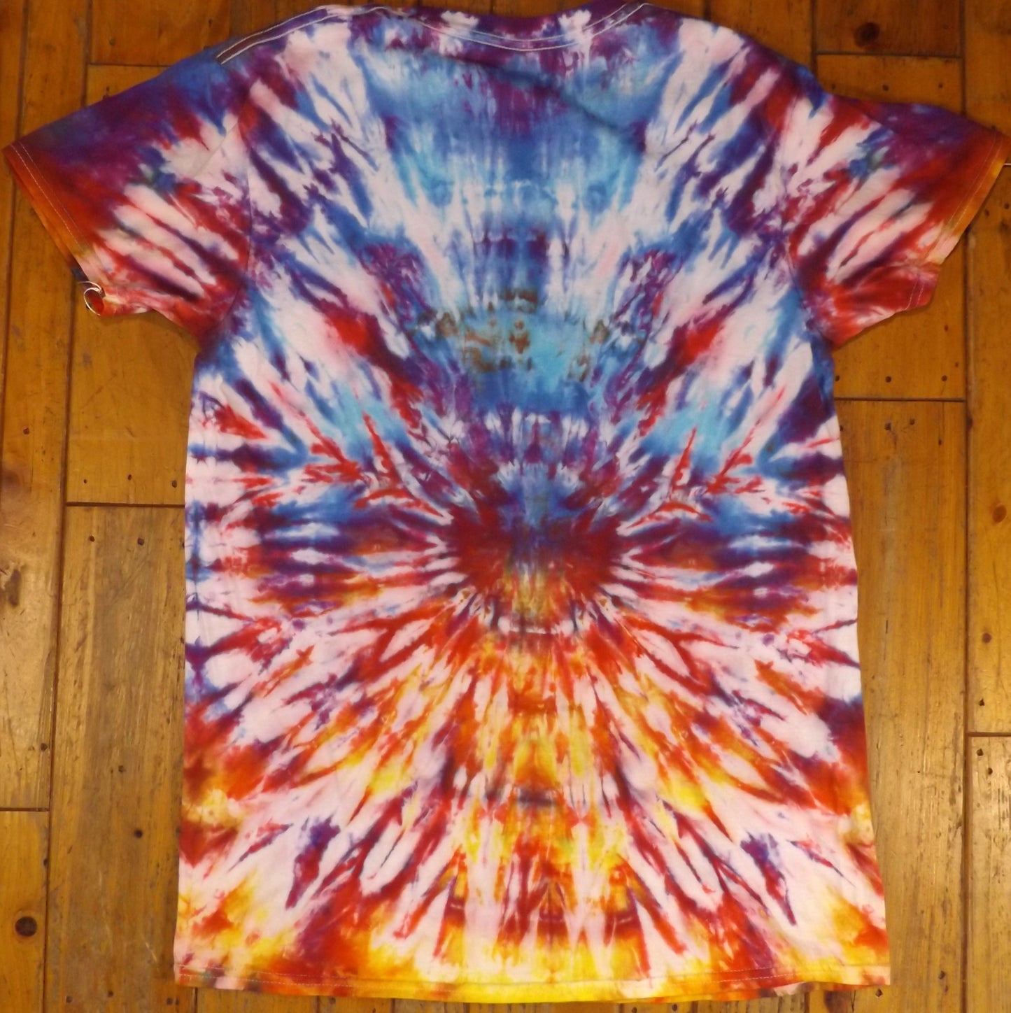 Jigjag Tie-dye Medium Crew Neck T-shirt Hot and Cold