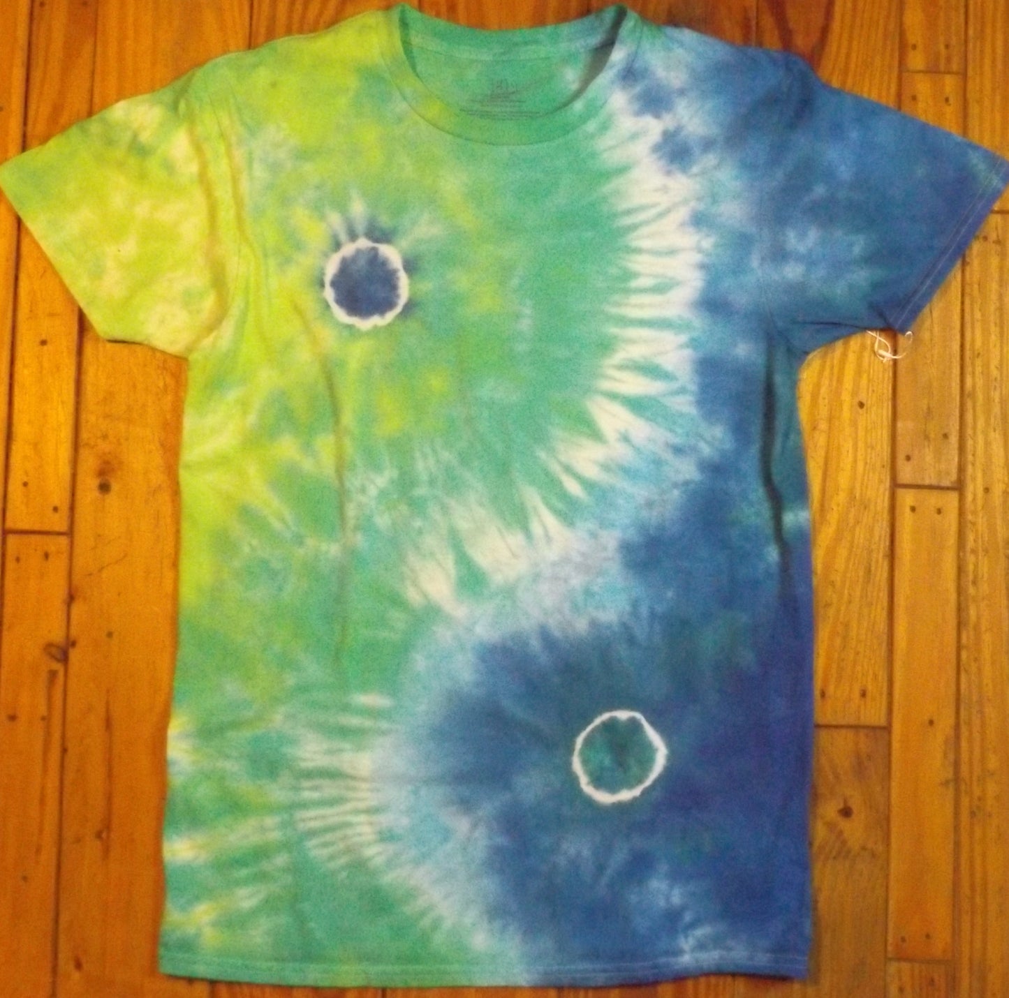 Yin Yang Tie-dye Medium Crew Neck T-shirt Green and Blue